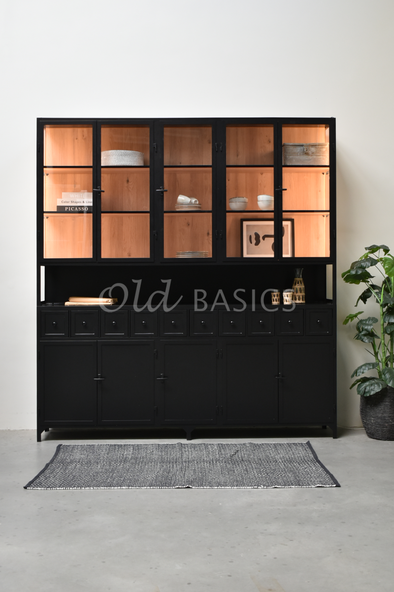 Detail van Apothekerskast Fio  Oak LED, 5 deuren, RAL9005, zwart, materiaal staal